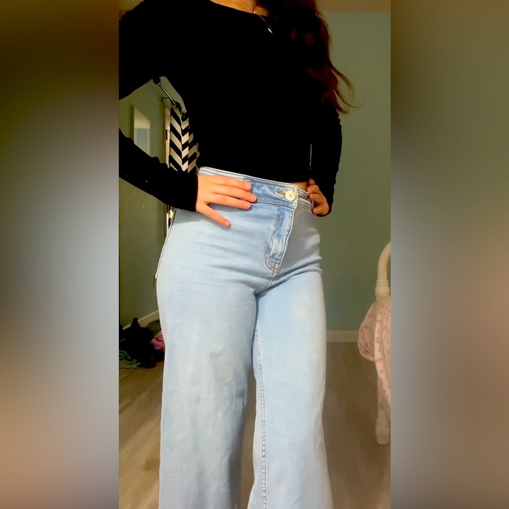 modern light blue zara jeans one button